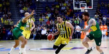 e004b109-nando-de-colo-fenerbahce-bursa-625x375