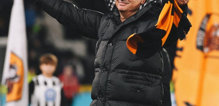 1728028106_Hull_City_Ba__kan___Acun_Il__cal__