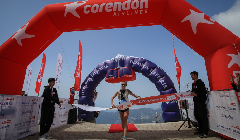 1778422417_12.Corendon_Tahtal___Run_to_Run_to_Sky___27_K_Kad__nlar_Birincisi_Dominika_Stelmach