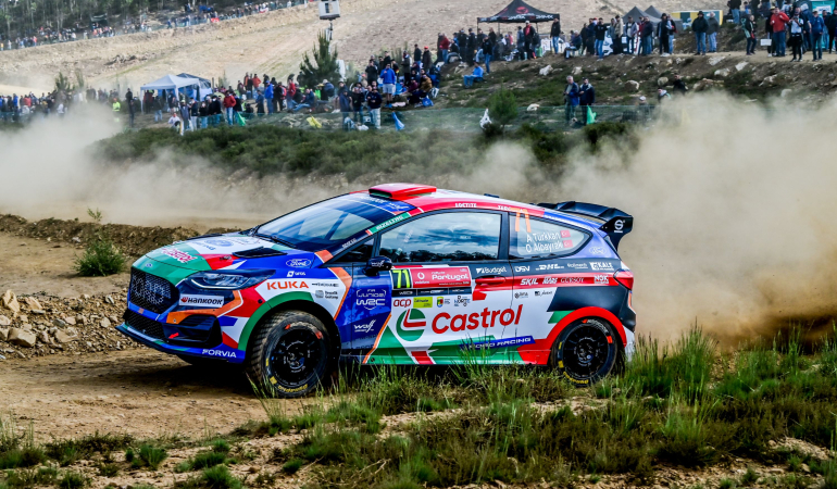1778433175_Castrol_Ford_Team_T__rkiye___den_D__nya_Ralli___ampiyonas_____n__n_Portekiz_Aya____nda_Tarihi_Zafer_Ali_T__rkkan_Portekiz_Rallisi___nde_Birinci_Oldu__3_