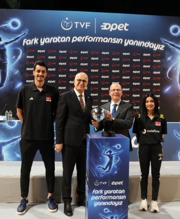 1778764220_TVF_B__k.Mehmet_Akif___st__nda____OPET_Genel_M__d__r_____zg__r_Kahramanzade__A_Milli_Kad__n_Voleybol_Oyuncusu_Melis_Y__lmaz__A_Milli_Erkek_Voleybol_Oyuncusu_Ertu__rul_Gazi_Metin