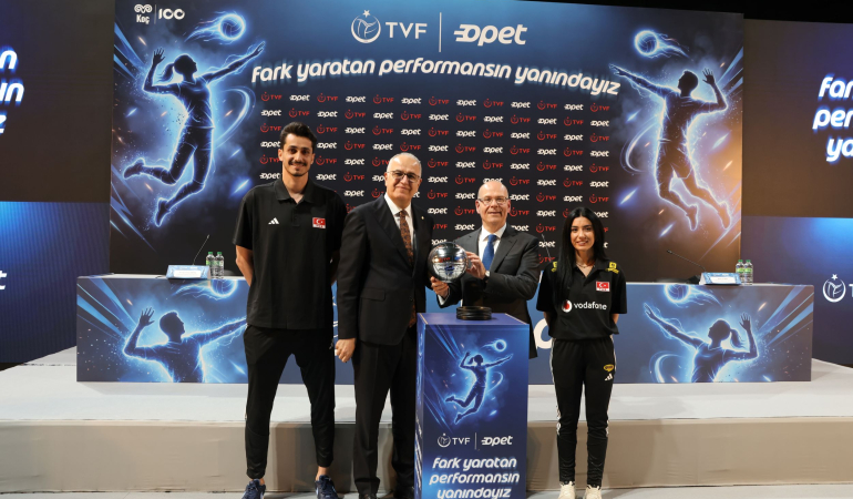 1778764220_TVF_B__k.Mehmet_Akif___st__nda____OPET_Genel_M__d__r_____zg__r_Kahramanzade__A_Milli_Kad__n_Voleybol_Oyuncusu_Melis_Y__lmaz__A_Milli_Erkek_Voleybol_Oyuncusu_Ertu__rul_Gazi_Metin